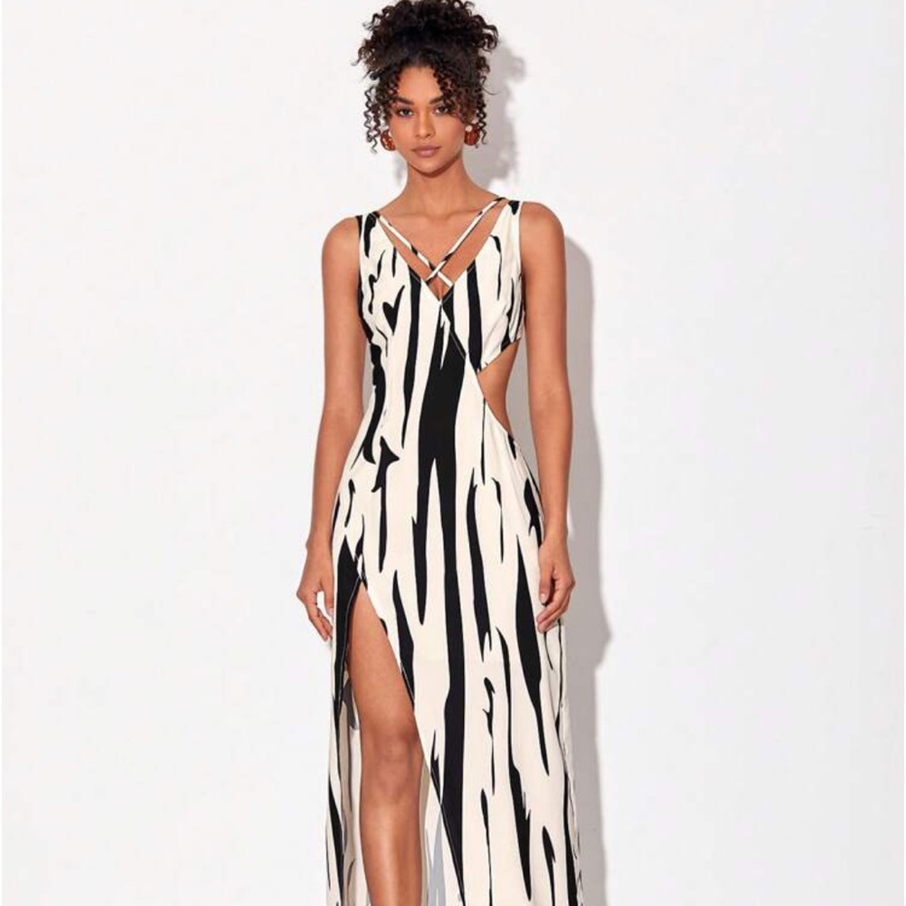 LALA BELTRÁN Allover Print Cut Out
Waist Split Thigh Dress XSmall